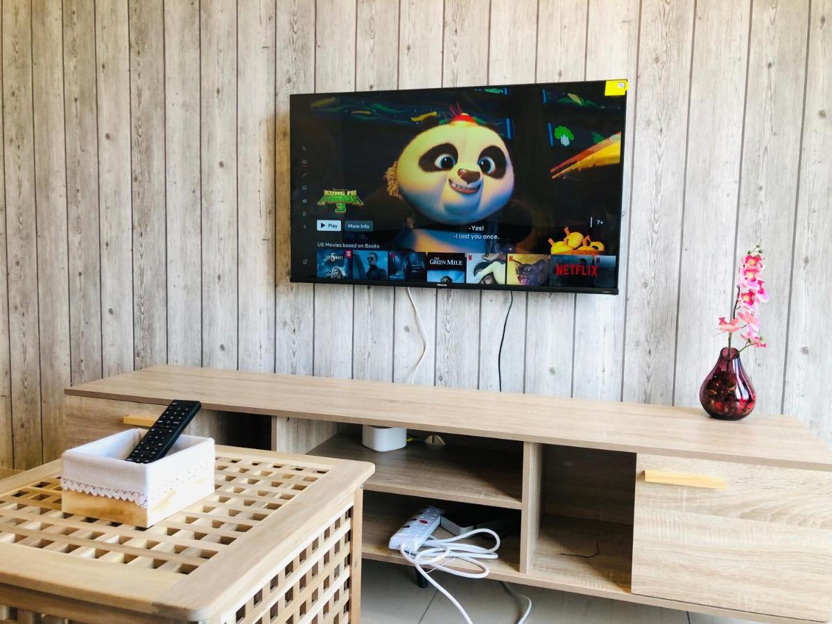 Tropicana 218 Macalister Netflix Unit By Blue Sky Holidays George Town Exterior photo