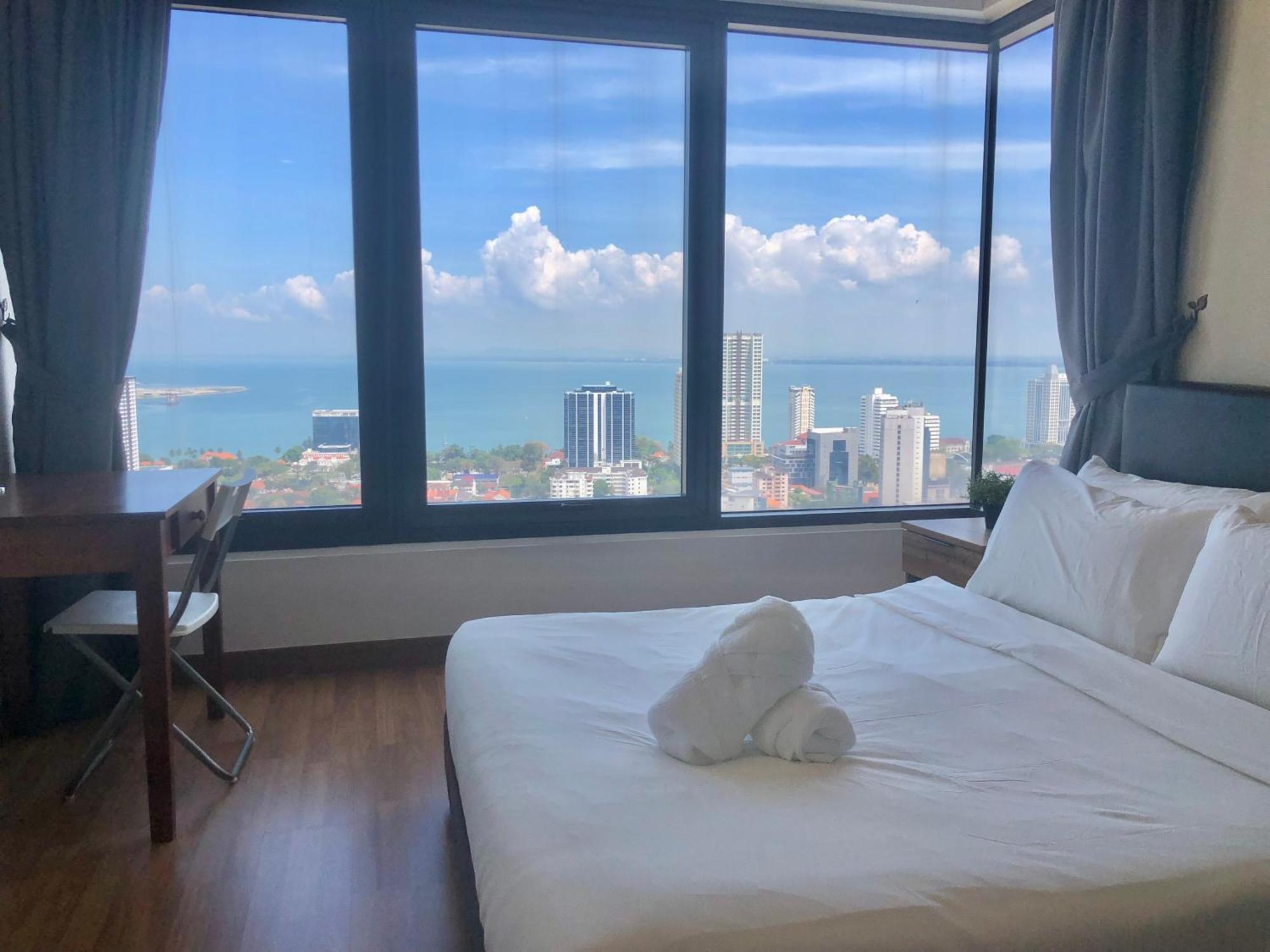 Tropicana 218 Macalister Netflix Unit By Blue Sky Holidays George Town Exterior photo
