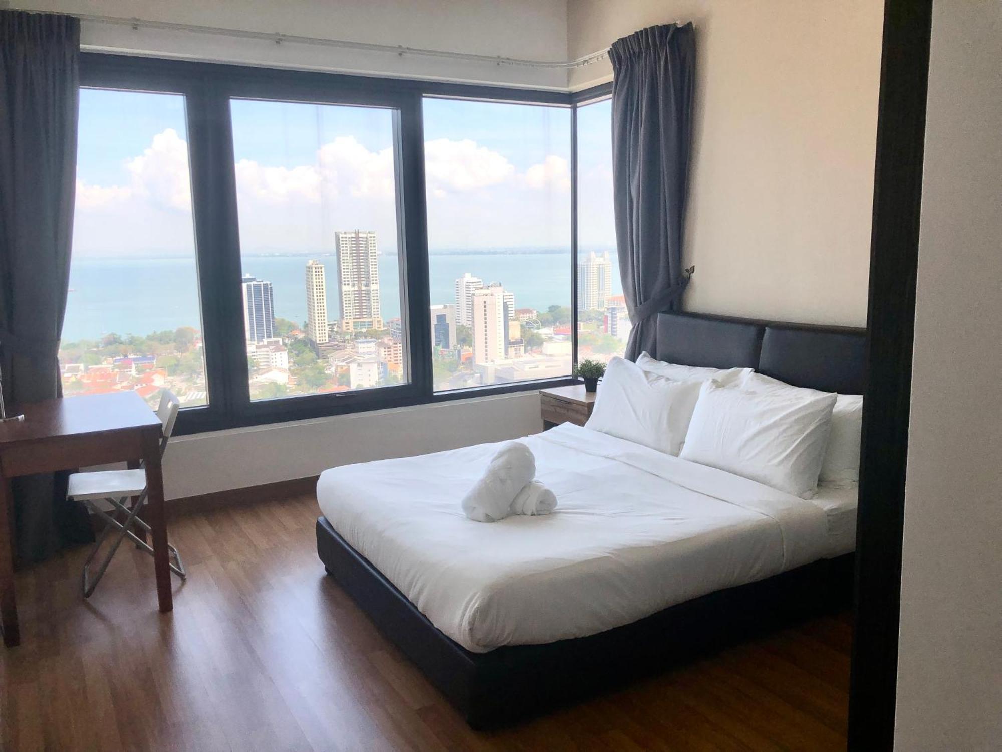 Tropicana 218 Macalister Netflix Unit By Blue Sky Holidays George Town Exterior photo