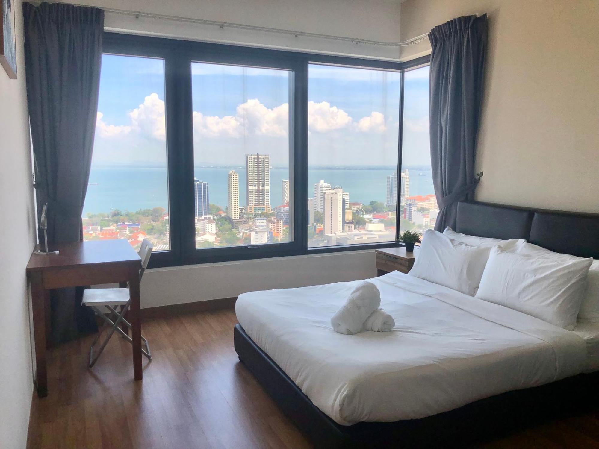 Tropicana 218 Macalister Netflix Unit By Blue Sky Holidays George Town Exterior photo